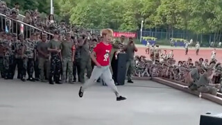 当军训遇到黄毛