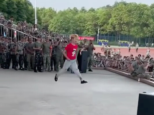 When军训 meets Yellow Hair