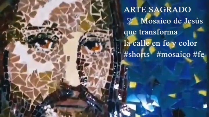 ARTE SAGRADO ️ Mosaico de Jesús que transforma la calle en fe y color #shorts