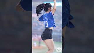 야구는 역시 떼창이지 #최홍라 #치어리더
