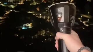开箱测试“世界上最亮的手电筒”