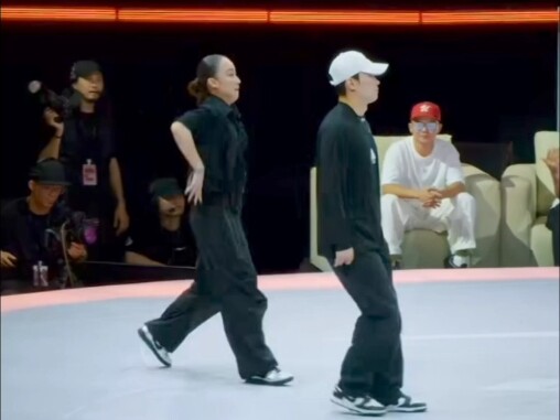 你能让KYOKA 老师都站起来！证明你的舞蹈很让人惊讶，上海街舞者比赛双人镜头