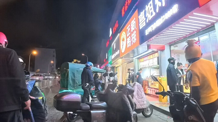 “蜜雪王祖贤”“自己上厕所”