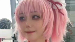 Berapa banyak orang yang akan dikoleksi oleh cosplayer di acara komik?