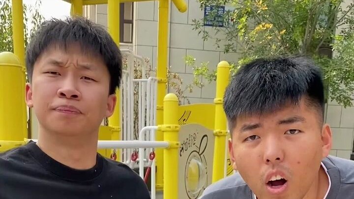 حيل زميل السكن لخداع الآخرين لا تُحصى، وخصوصًا عندما ينصب الفخ لنفسه أولاً... النهاية جعلتني أسلم!