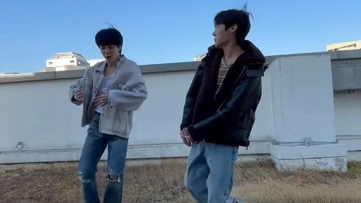 Roommate Line's On the Street Challenge!! (Heart-fluttering┭┮﹏┭┮)