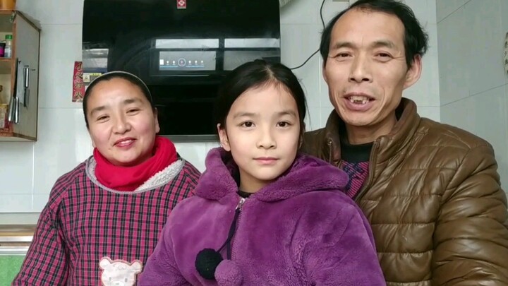 Cứ tưởng bố mẹ không xem Bilibili à? ☞ Cặp đôi cao tuổi làm streamer