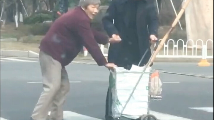 Old lady busts out the moonwalk right in the middle of the road—and still doesn’t make it through tw