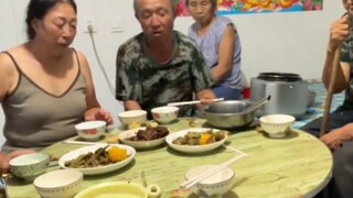 Siang hari mendorong kelahiran, malam hari membahas pensiun, tapi uang receh tidak ada!