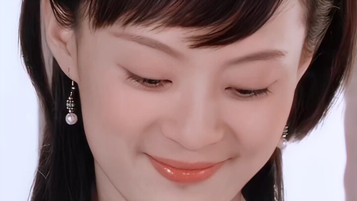 หยุนหลี่ดูแลฮวนฮวนได้ดีจริงๆ ทุกชุดที่เขาซื้อให้ล้วนเป็นสีของพระสนม