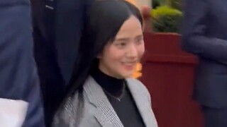 金智秀+朴彩英Rose去看Lisa今晚疯马秀表演！
