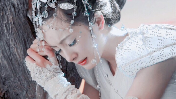 Cô ấy chỉ xuất hiện có vài chục phút thôi, mà lại khiến tôi nhớ suốt hơn mười năm.