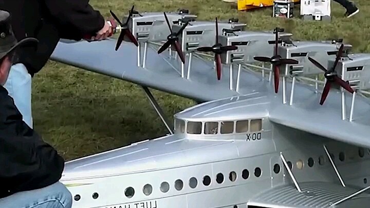 With so many propellers, feel how quickly it climbs!