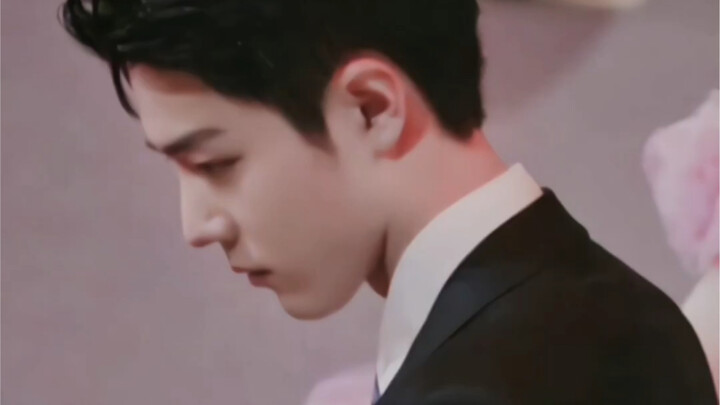 Xiao Zhan started to swallow his saliva, and I felt thirsty