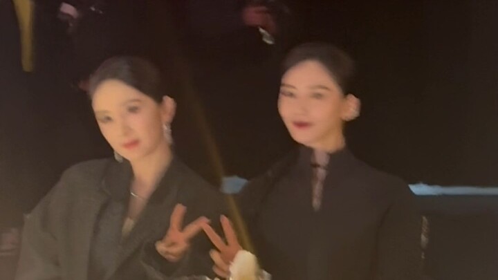 Mị Thi lại tái hợp rồi! Thảm đỏ không có haute couture còn hấp dẫn hơn nhiều!