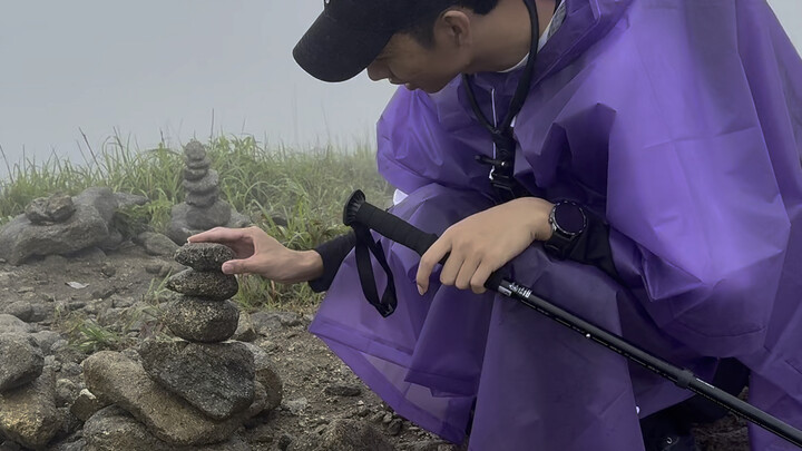 Challenge: Wearing My Clothes Backwards on Wugong Mountain!