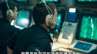 老人带着儿子出海捕鱼，渔船被不明物体拖进海里，所有人全部丧生