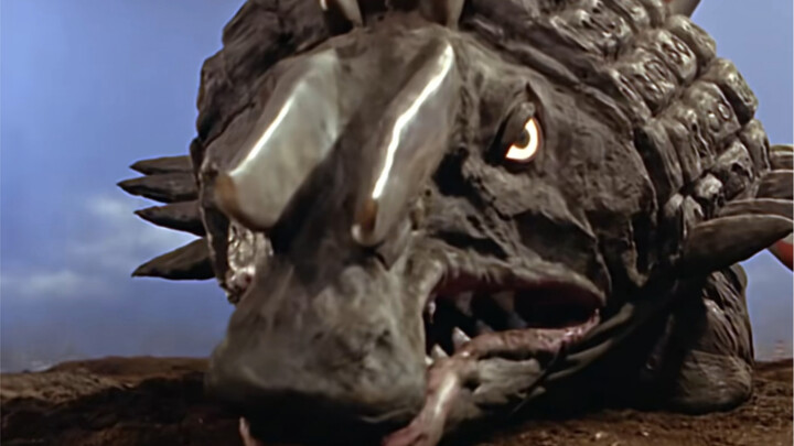 Ultraman 34 asli Hadiah yang jatuh dari langit Megaton Monster Skyton