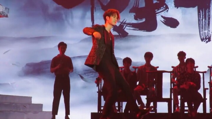 Thần thái cực ngầu Vương Nhất Bác, vũ đạo solo tại buổi gặp gỡ Trần Tình Lệnh (điểm nhấn quá đỉnh)