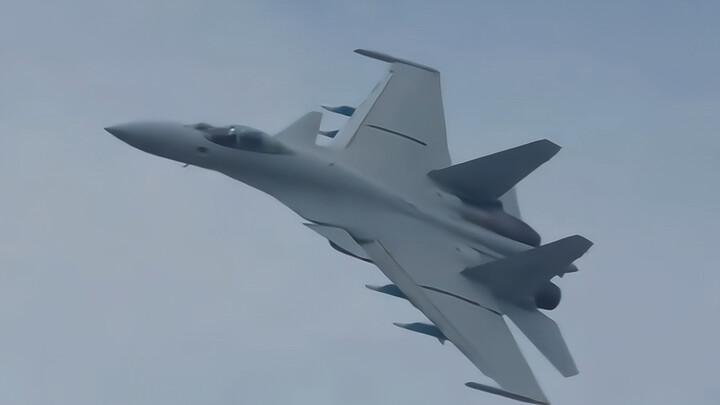 Mấy anh em và đại diện của Sukhoi nhìn chiếc J-15T “Thẩm Sukhoi” mà lòng bồi hồi lẫn lộn: Chẳng phải