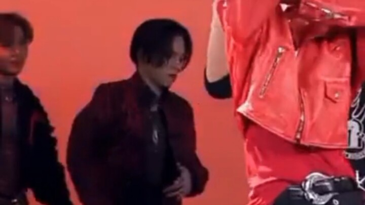 著名康粉私底下跳winner的歌像话吗