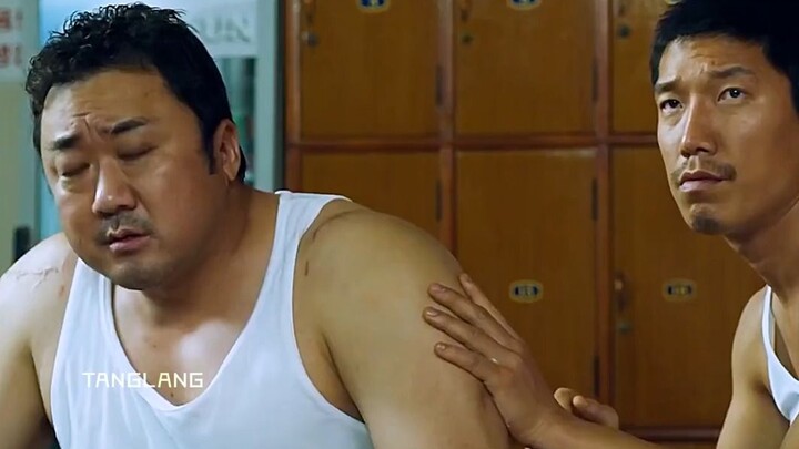 في الشوارع الأربعة الشرقية والغربية والشمالية والجنوبية، من يرى ما قه إلا ويقدّم له سيجارة.