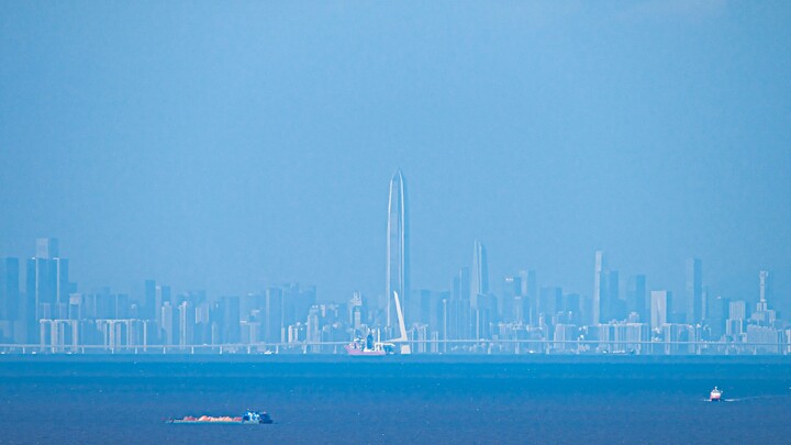In one minute, I’ll show you just how amazing super-telephoto lenses are.