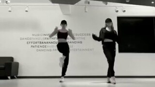 Cover Lee Chaeyeon dan Choi Ye-na dari IZONE untuk ruang latihan "We Must Love" milik ONF terungkap