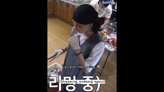 mingyu was the one cooking 👨‍🍳, meanwhile jeonghan just kept eating 😂 #GOING_SVT