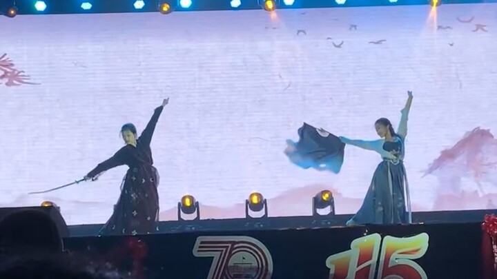Elephant King Sword Dance and Fan Dance Version | Check in at the Huazhong University of Science and