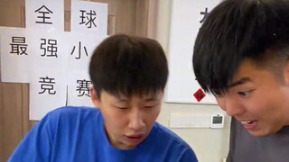 Fan gift unboxing—it's just absurd! The blogger burst into tears right on the spot!