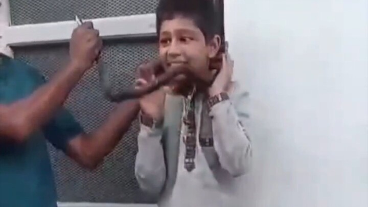 snake man from Nepal 🇳🇵🇳🇵😮😮