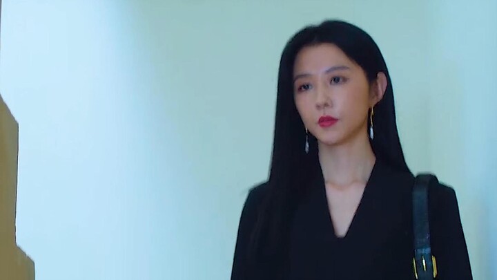 Psychologist secretly dates a wealthy woman—unaware that his girlfriend is watching the whole thing.