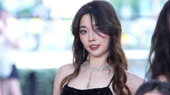 挑战12cm高跟路演，so cool～ 夏天就是要跳sistar