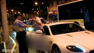 لاحظ رجال الشرطة بعض الشكوك؛ فهذا الرجل لم يستطع حتى ترديد رقم بطاقة هويته عن ظهر قلب!