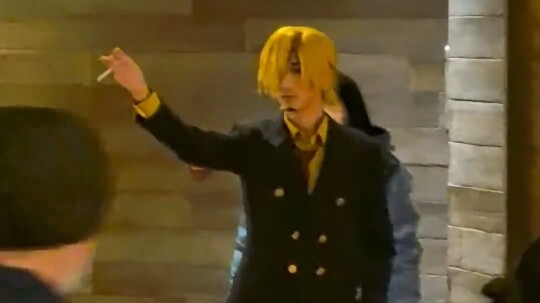 Universal Studios Beijing has opened the “One Piece” Sanji’s Beachside Restaurant, with a cosplayer 