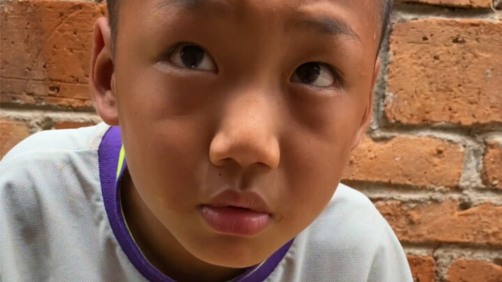 The village heir treated me to instant noodles today…