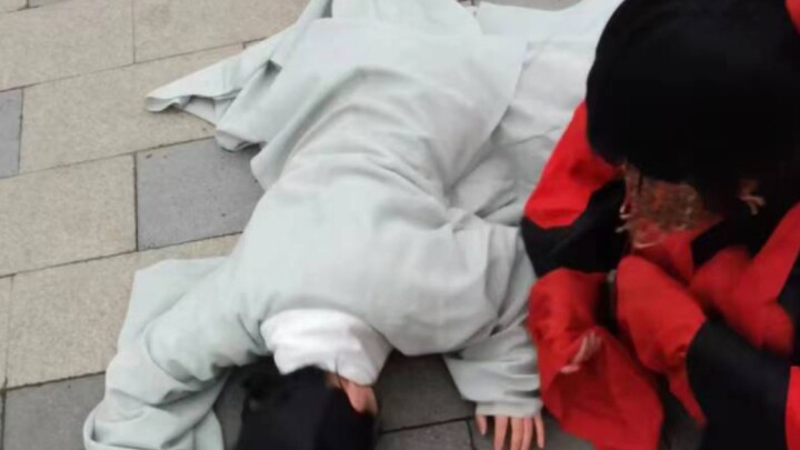 “Brother Li, if you’re going to cheat, just cheat—don’t nudge me.”