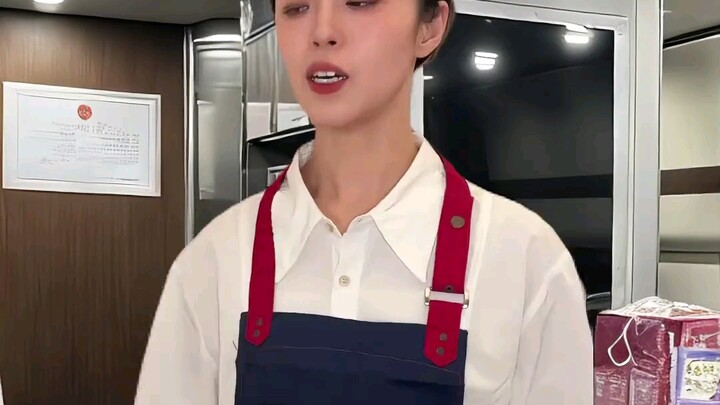 When I tried to buy a 15-yuan boxed meal on the high-speed train