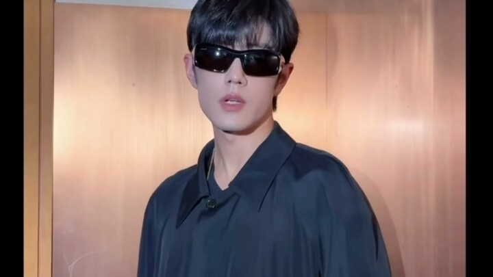 Zhan ge ge wearing black outfit🔥🔥 #xiaozhan#xiaozhan肖战