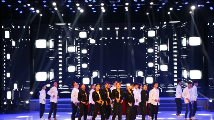 Pesta Penyambutan Mahasiswa Baru dengan Tarian Ulang Fire+Dewa Anggur