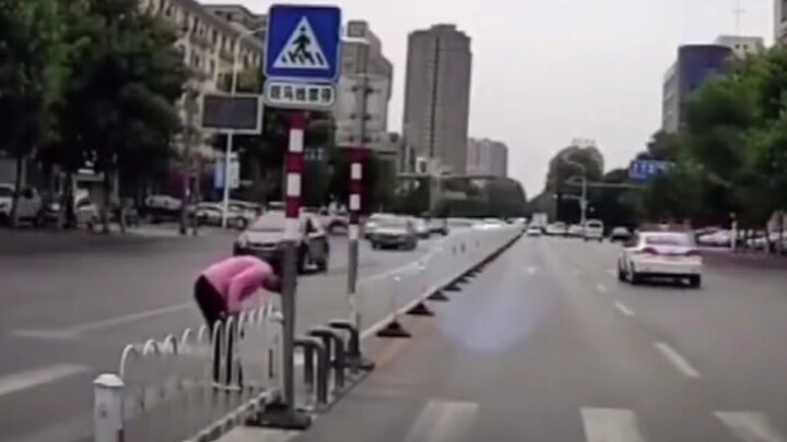 เมื่อกี้น่าจะกอดแมวแล้วล่ะ