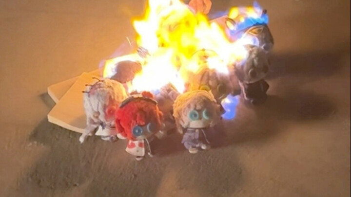 The problem of not being able to find anyone to shoot group photos has been solved.