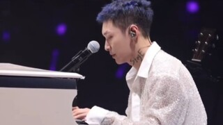 Trở lại ngày xưa! Trương Nghệ Hưng đã hát phiên bản tiếng Trung bài "Baby Don't Cry" của EXO tại Tru