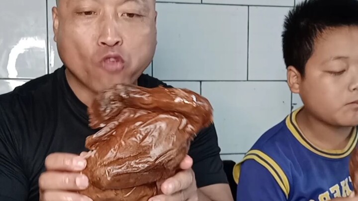 Làm vịt quay, đến xương cũng chẳng còn!