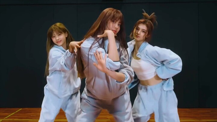 ريمكس الاهتمام هو نفسه تمامًا مثل السجل الذهبي السابق.