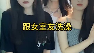 Tắm cùng bạn nữ cùng phòng