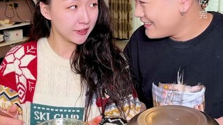 #陈薯酸辣粉 彬彬自认为可以好好享受美食了，却不知道是 #太好吃了