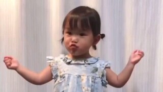 วิดีโอของเด็กหญิงวัย 2 ขวบที่คว้าเหรียญเงินจากเพลงกล่อมเด็กภาษาญี่ปุ่นก่อนการแข่งขันยิ่งน่ารักขึ้นไป