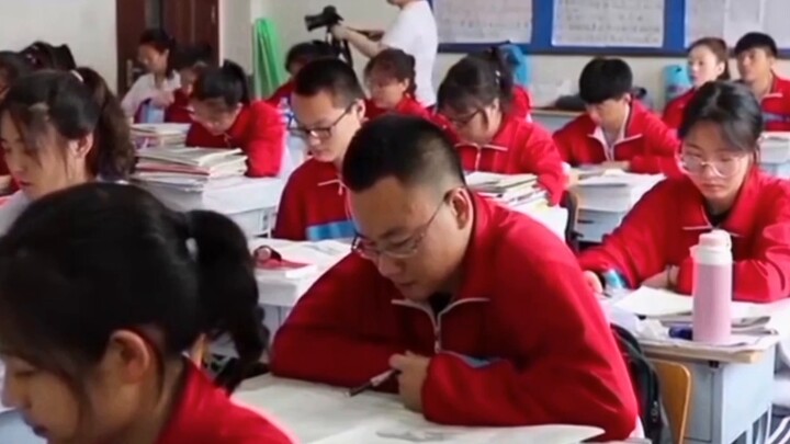 วันนั้น Dior ได้เข้าเรียนที่มหาวิทยาลัย Tsinghua